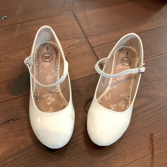 Size one preowned OK condition - Picture 5 of 5